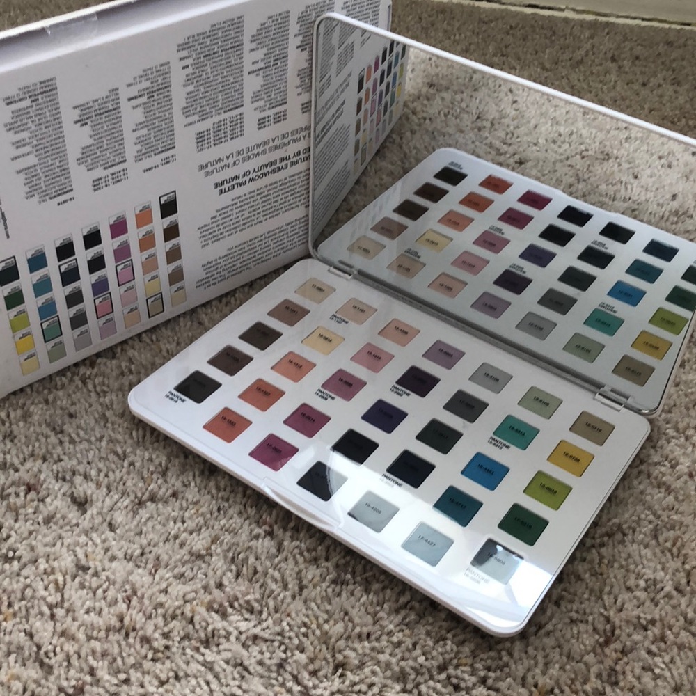 Eyeshadow Palette THIRTY FIVE shadows, beautiful pigment for color lovers❣️